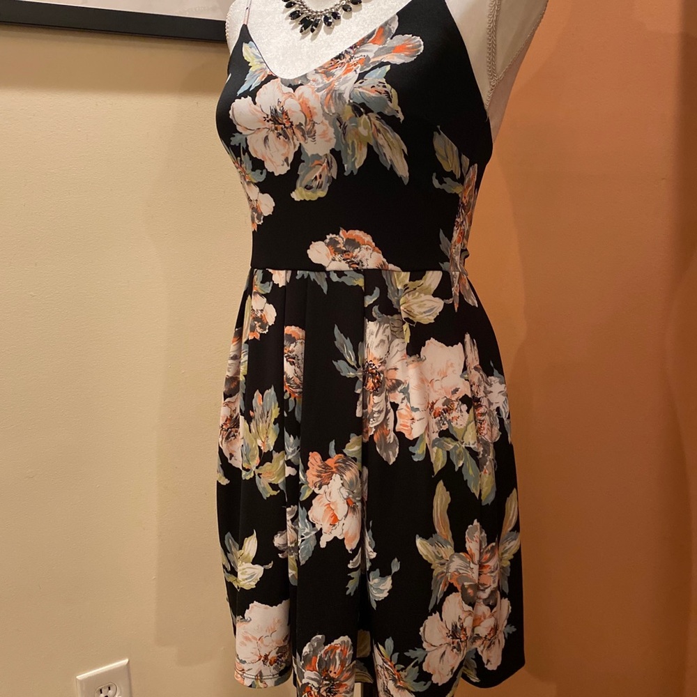 Dress - Picture 6 of 11